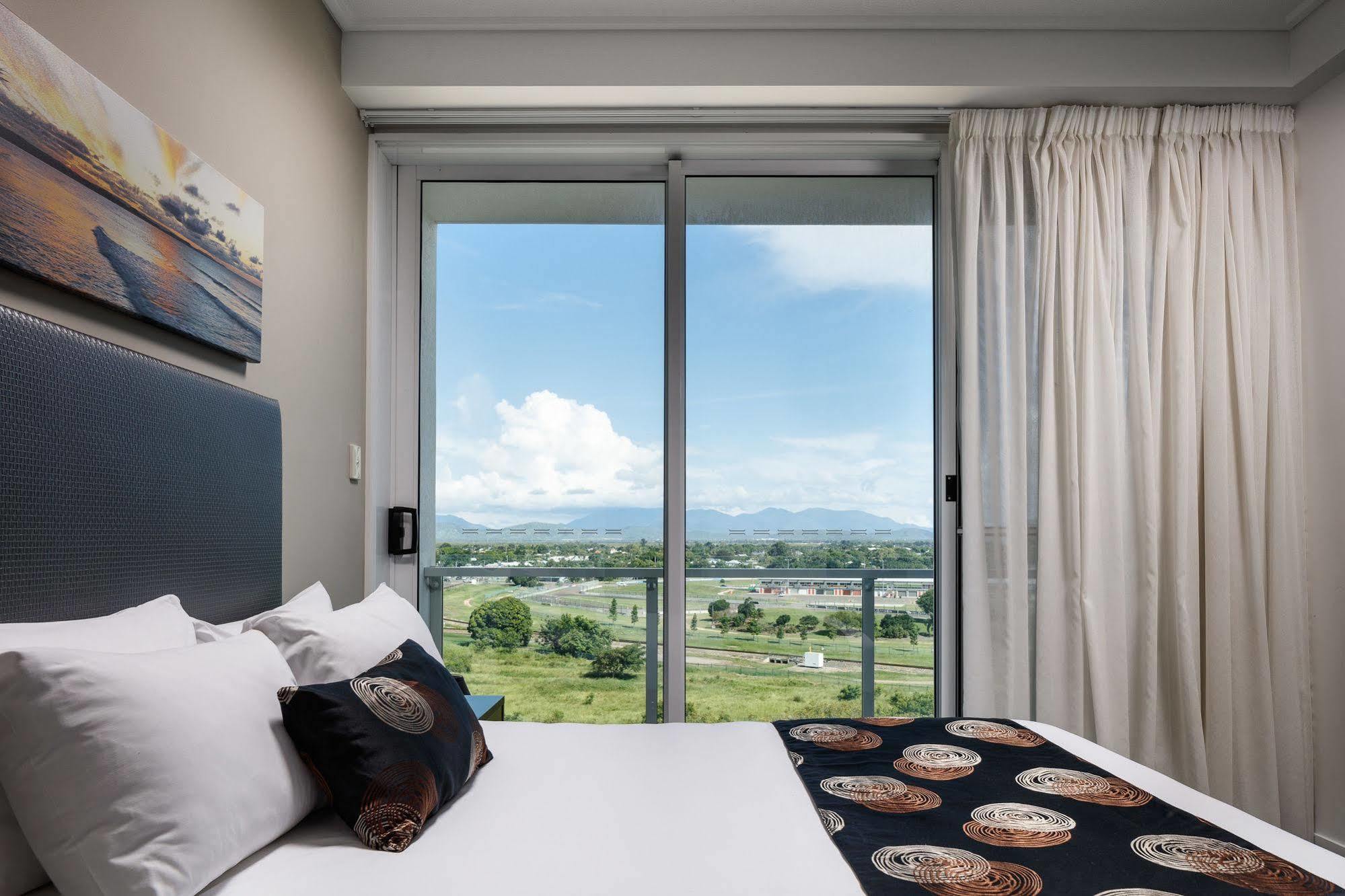 Central Holborn Apartments Townsville Eksteriør bilde